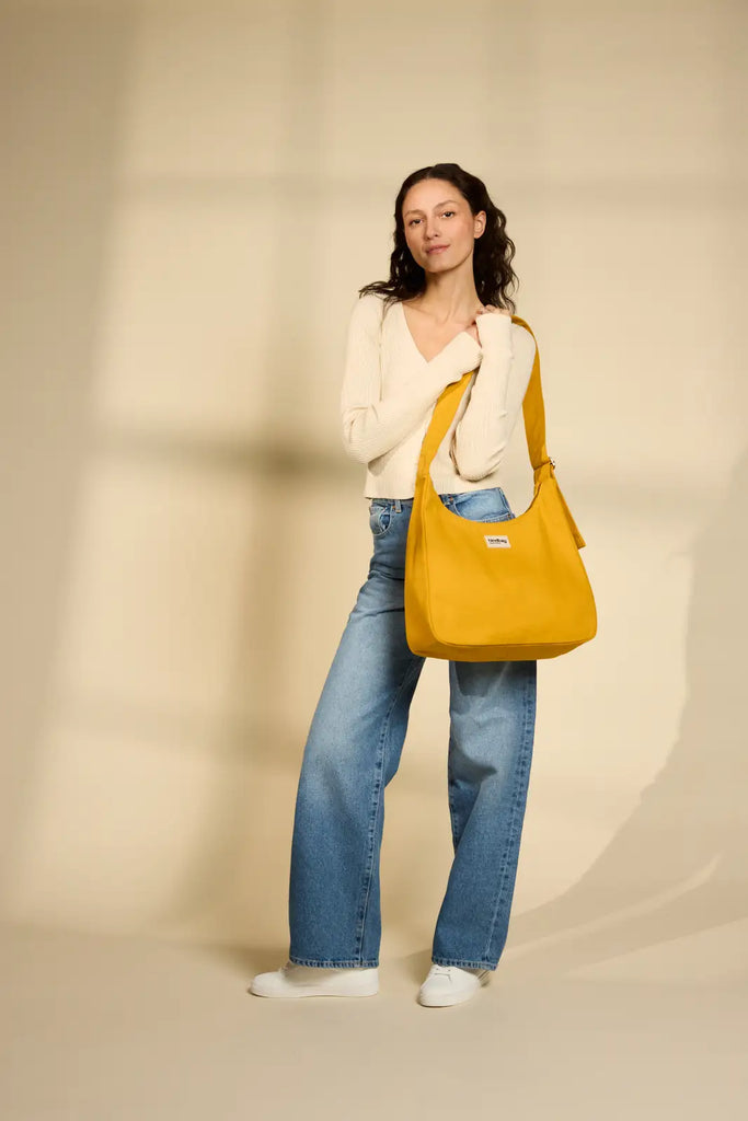 Sac hobo safran porté face