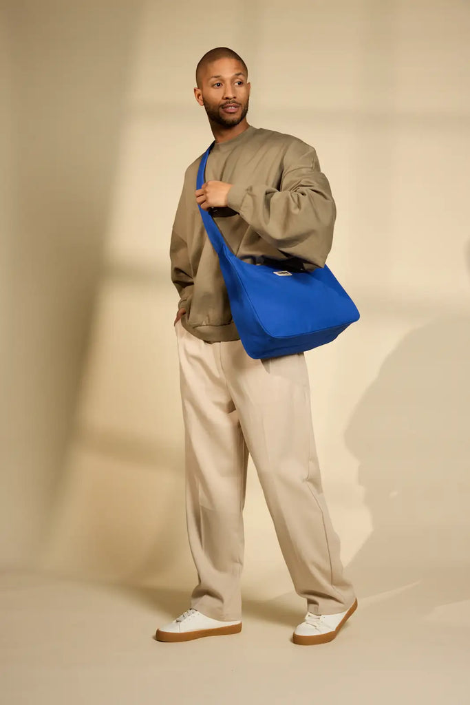 Sac hobo claire bleu électrique porté bandoulière homme