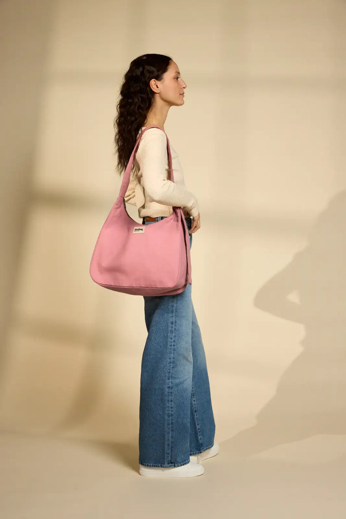 Sac hobo Claire rose blush porté épaule femme