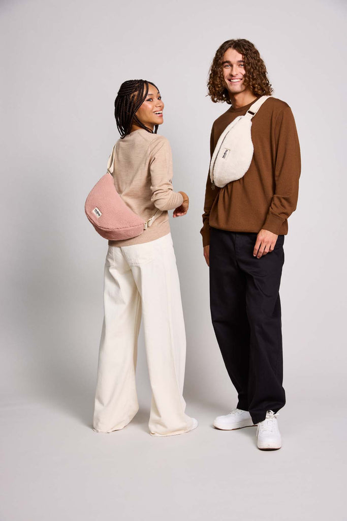 sac banane andrea teddy rose poudré et sac banane olivia teddy arctique homme et femme