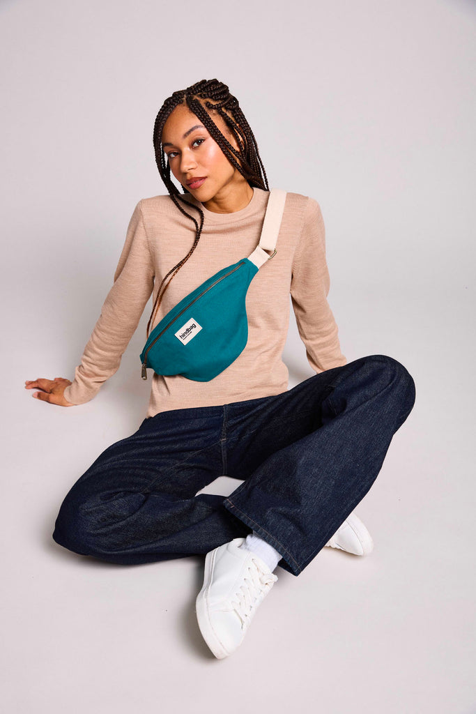 banane olivia bleu paon portée femme face