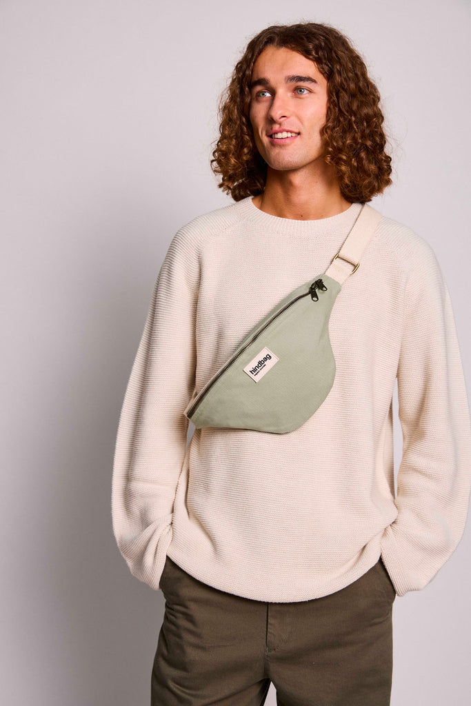 banane olivia vert argile portée homme face