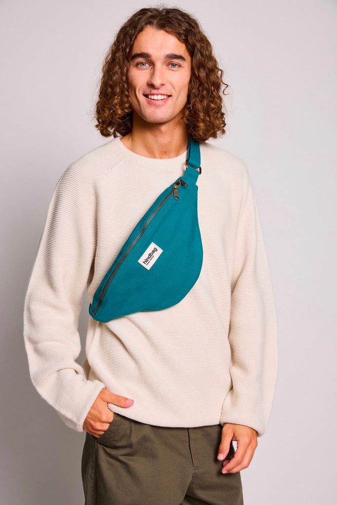 banane sasha bleu paon portée homme face