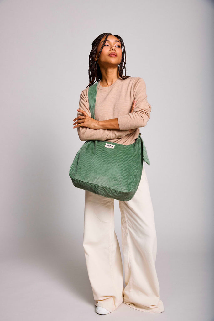 sac claire velours vert d'eau porté femme