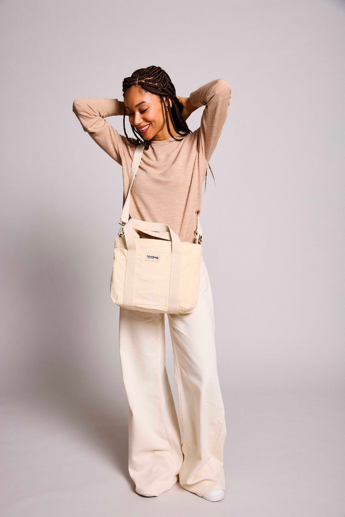 sac louise velours beige porté femme